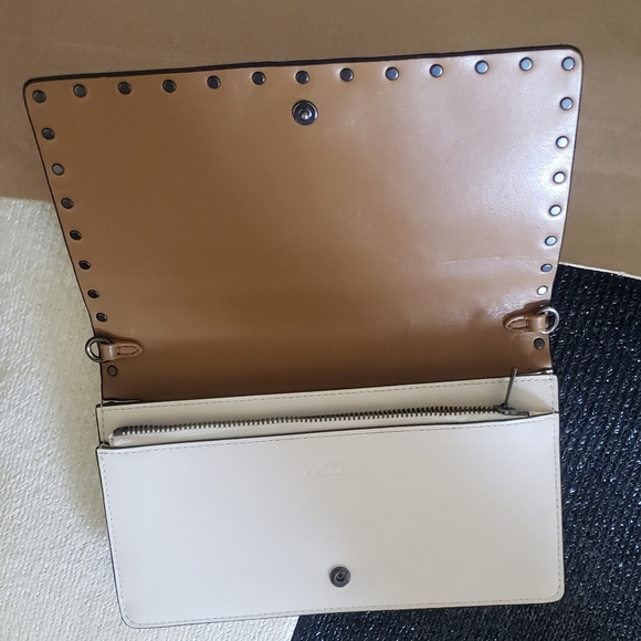 💫Hayden Foldover Crossbody Clutch With Rivets. - Picture 7 of 13